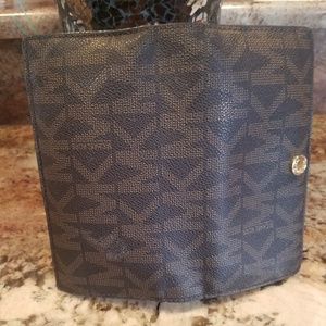 Micheal Kors wallette very stylish